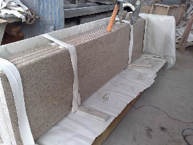 Rusty Yellow Granite Countertop Packing