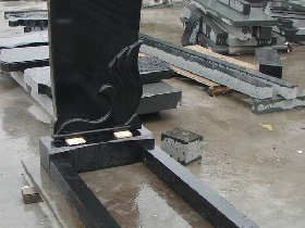 гранитный памятник