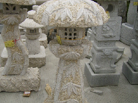 Yellow Granite Japanese Garden Lanterns