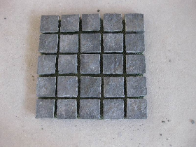 G684 Natural Split Cobble Stone on Mesh