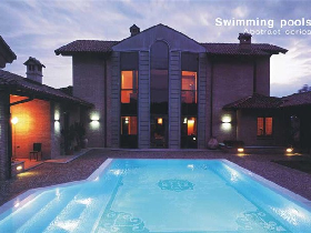 Glass mosaic tiling in pools