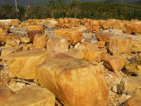 Golden Boulder Rock for Garden Decoration